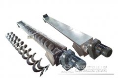 <b>LS型螺旋輸送機(jī)在輸送過(guò)程中解決物料升溫變粘的</b>